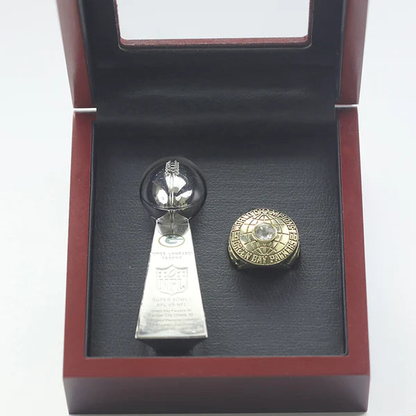 Green Bay Packers 1967 NFL championship ring & Vince Lombardi replica trophy